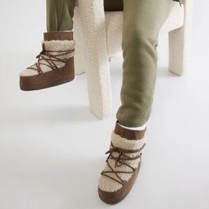 Fashion nova snow boots in brown